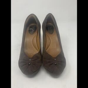 Clarks Artisan Chocolate Suede Leather Brown Heels Size 5M Bow Tie Accent